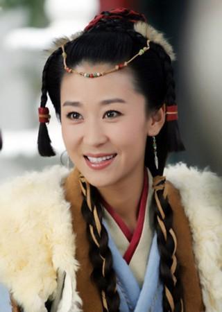 拒绝姐弟恋,唯一拥有自驾飞机证的她,嫁百亿