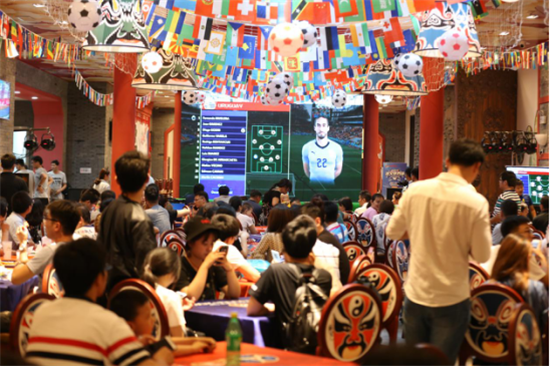 中国球迷看世界杯：老赖为出国看球立马还钱