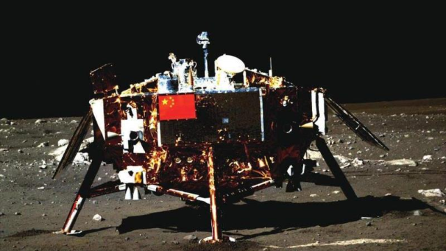 中国航天成功搭起“鹊桥”，即将准备登月！途中失去一颗卫星