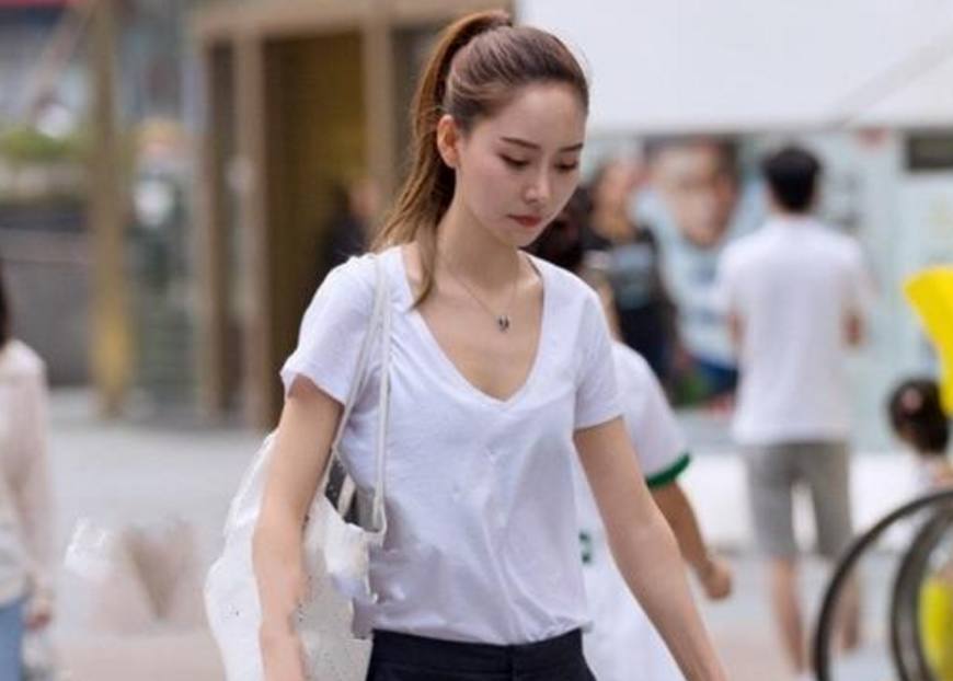 成都街拍:用微微一笑很倾城形容图7的美女,真