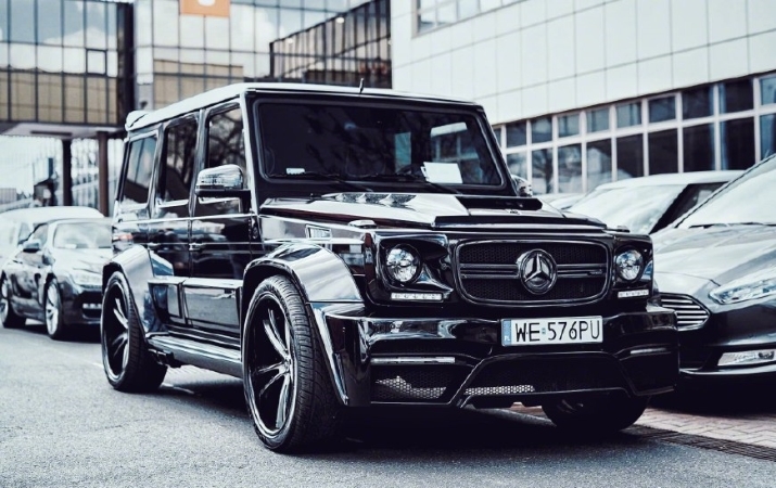 身挂迈巴赫车标的奔驰G级你见过吗?不是G65