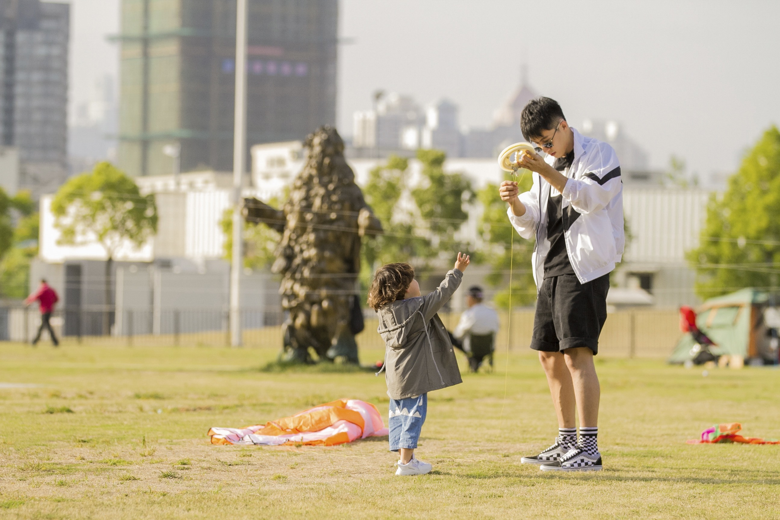 《放开我北鼻》黄景瑜化身厨房能手 教育孩子有一套