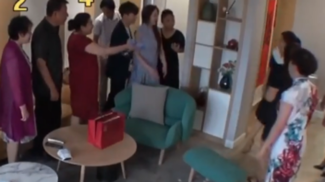 韩国42岁女星回中国婆家被吓傻：满屋亲戚排队送红包