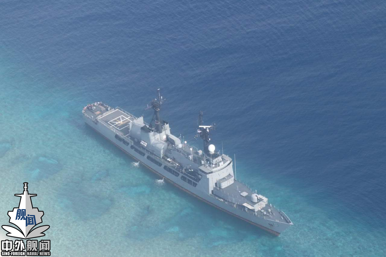 菲律宾最大主战舰艇在半月礁搁浅 丧失航行能力
