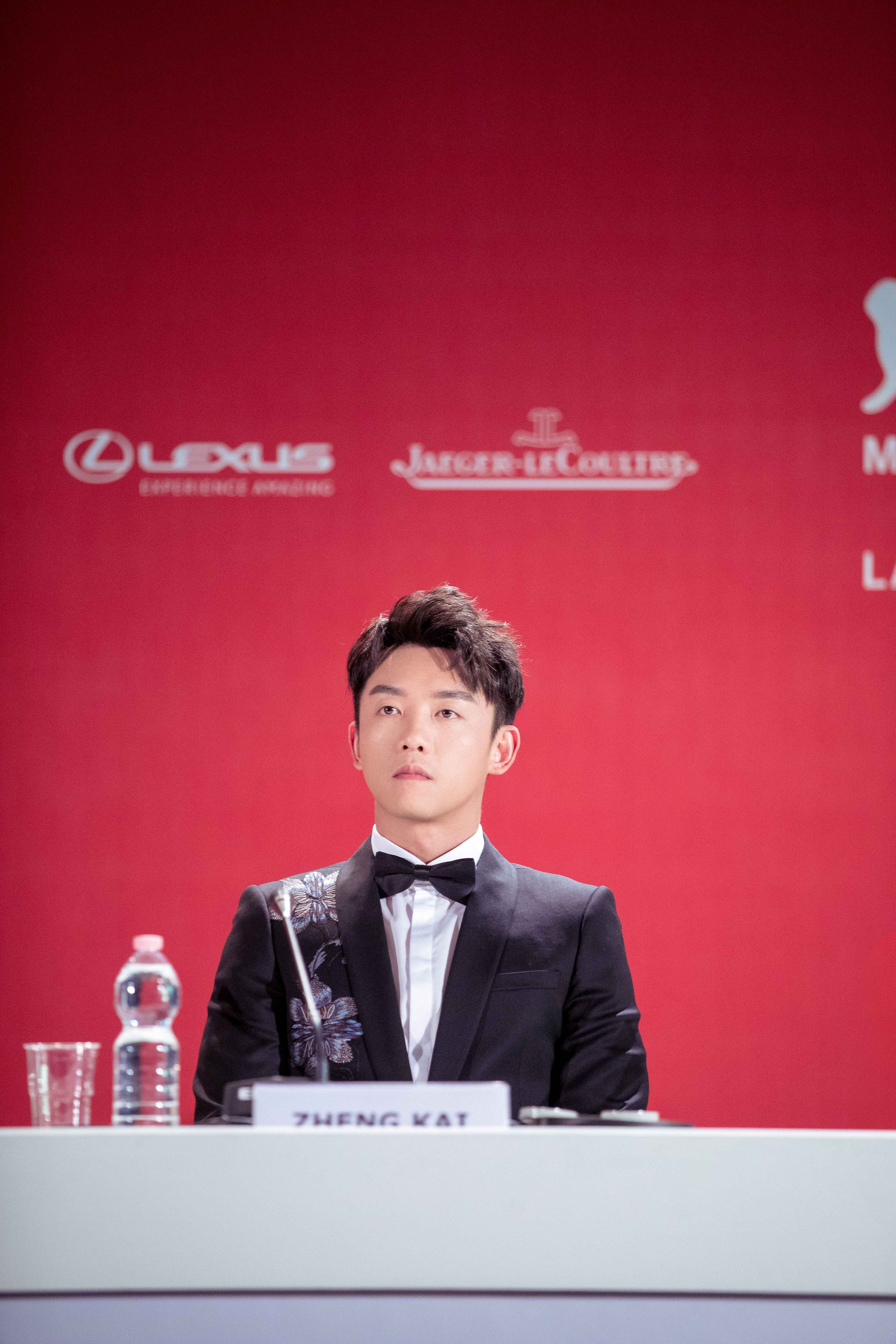 郑恺《影》威尼斯首映 自侃:从王的男人升职