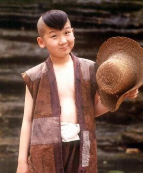 他6岁出道曾被称为中国第一鬼马童星，如今变这样