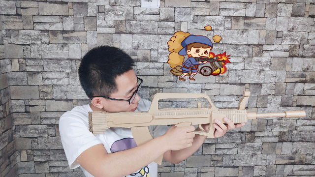 废纸板不要扔，手工达人教你制作95式突击步枪玩具模型