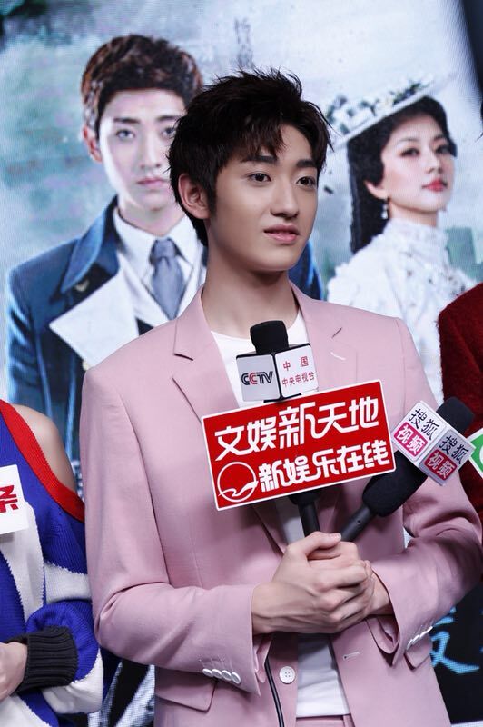 杨昊铭献唱《降龙》剧版发布会 主演尼罗虐恋巨作展少年热血