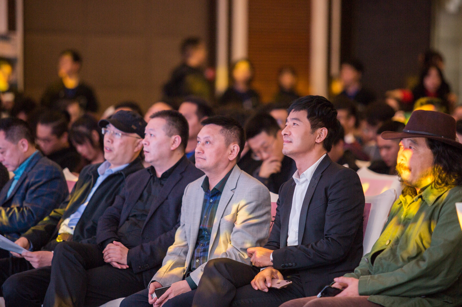 郭晓东出席重庆青年电影展闭幕式 发声鼓励青年电影人