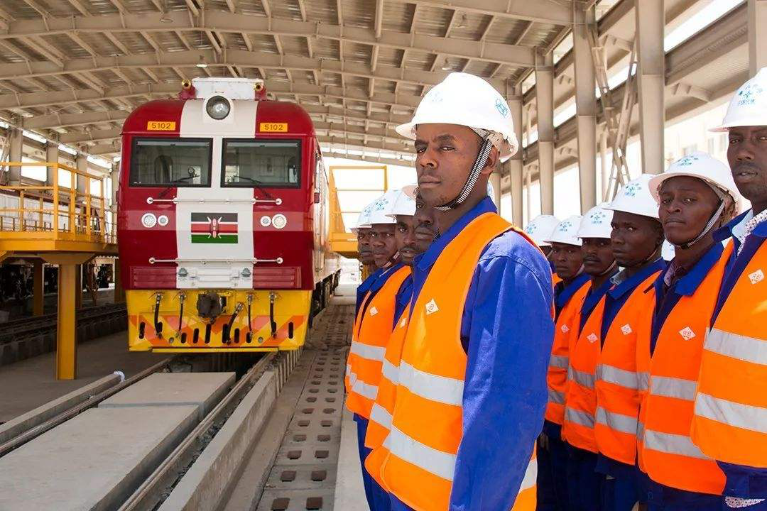 投资非洲,与中国竞争,西方的道路只有两条,要么