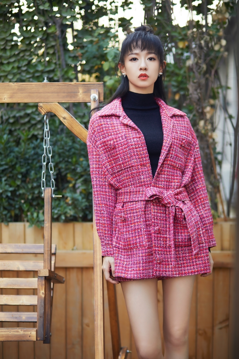 刘木子初冬街拍曝光 长腿美少女利落干净