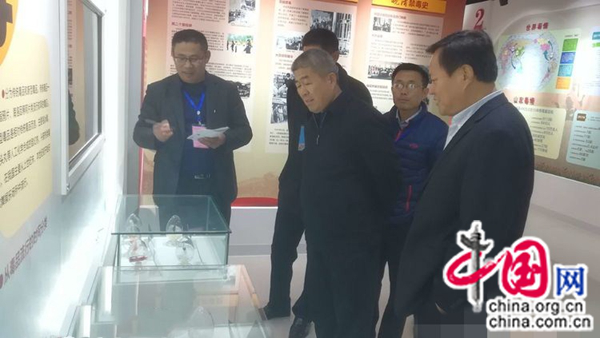 11月28日上午,菏泽市教育局党委书记王可正在郓城县教育局局长李宗玉