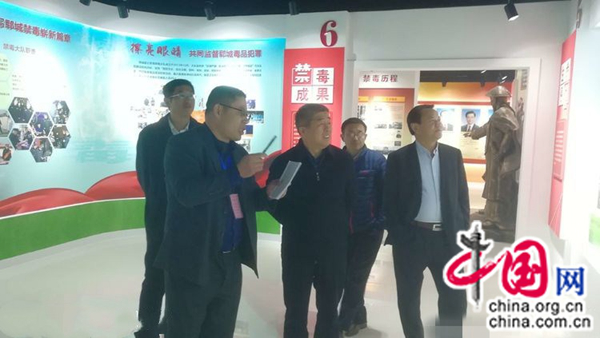 11月28日上午,菏泽市教育局党委书记王可正在郓城县教育局局长李宗玉