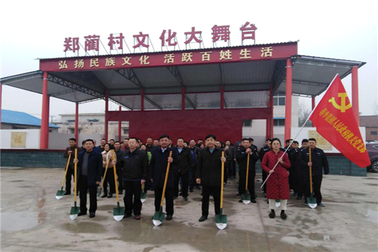 12月1日上午,许昌市建安区蒋李集镇全体镇机关干部在政府楼前统一集合