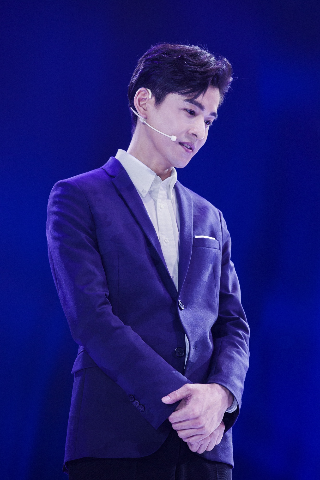 乔振宇助力公益影像节 化身暖心大哥鼓励轮椅少年_凤凰网