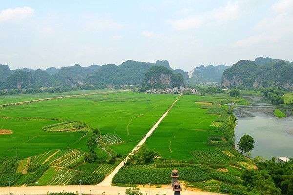 上林三里洋渡景区被誉为小桂林，广西南宁旅游必看的风景