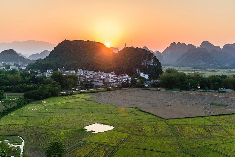 上林三里洋渡景区被誉为小桂林，广西南宁旅游必看的风景