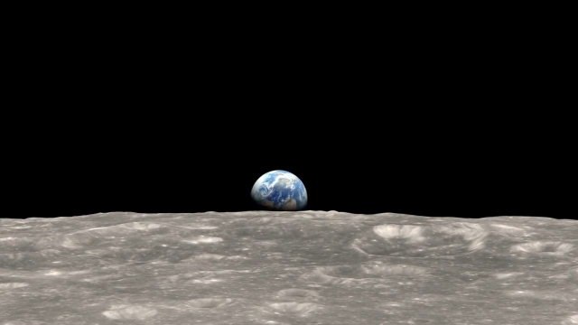地出（从月球上看地球，地球从月球的地平线上升起）
