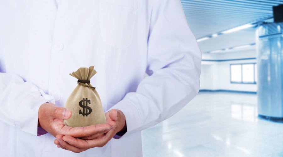 独家丨平均年薪210万元：美国医生为何仍“哭穷”