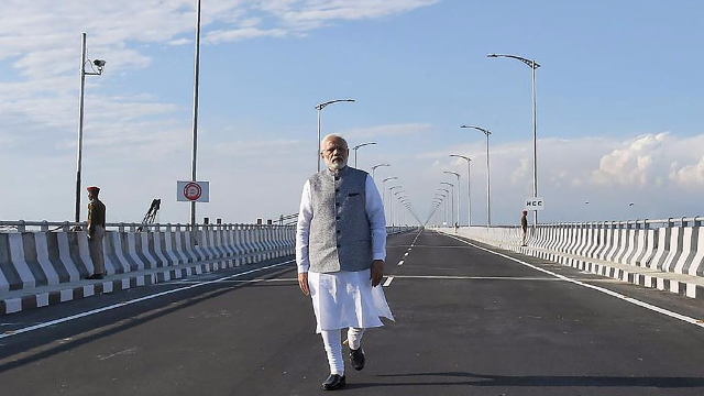 印度最长公路铁路桥开通 距中印边界仅20多公里