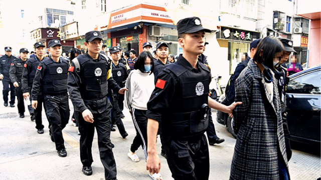 实拍：深圳警方侦破包装“处女”卖淫案 近200人被抓
