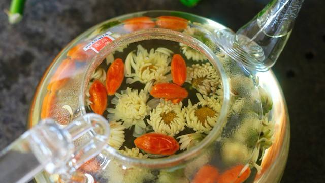 枸杞菊花茶的功效与作用有哪些？喝枸杞菊花茶有什么好处？