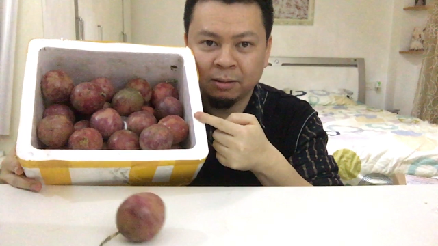 试吃“百香果”，吃起来酸掉牙，为何说它世界最香的水果？