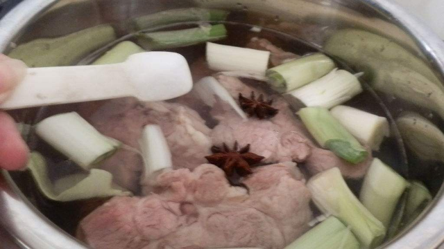 猪肉怎么炖不发柴 bcc853d8edc75f3fb924501a44f9ddd5a2eb6c02_size340_w640_h360.png