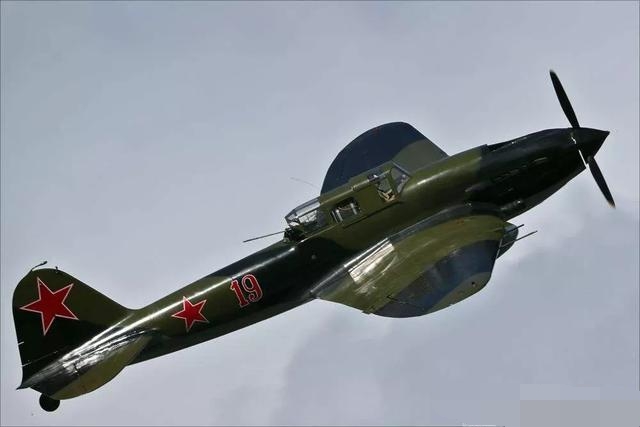 二战时,苏联伊尔-2攻击机和德国"斯图卡"俯冲轰炸机哪个性能更出色?