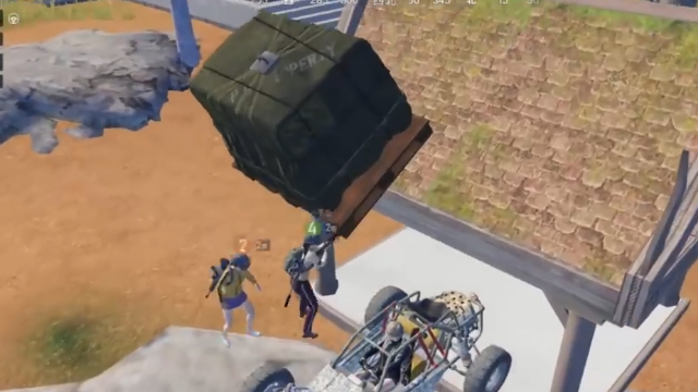 刺激战场：用特殊技术成功召唤AWM天龙，一个人10杀吃鸡！