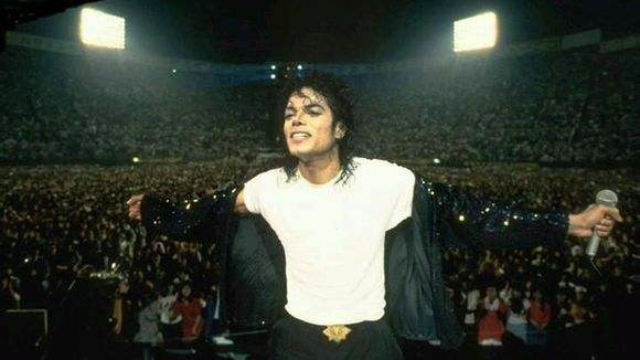 现场晕倒一百多人！迈克尔杰克逊最震撼演唱会，后无来者！