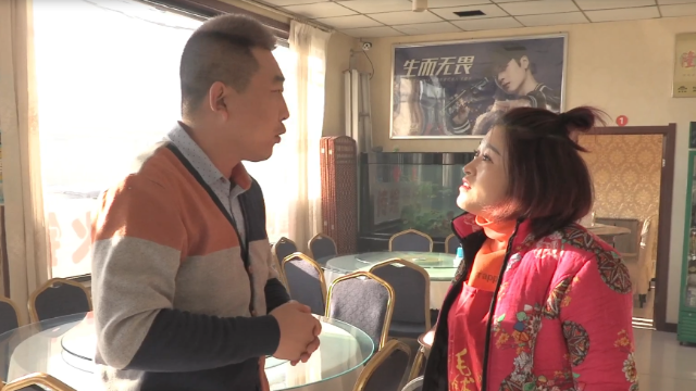 男子天天来饭店问价也不吃，问明原因女服务员急了，哈哈太逗了