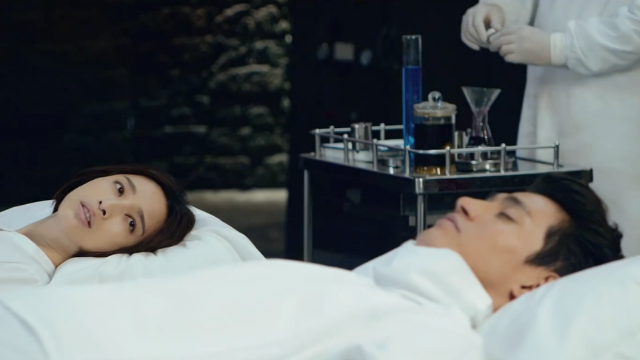 变态科学家用10岁女儿做实验，导致女儿发生可怕变异，痛苦一生