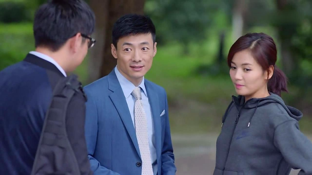 《欢乐颂》刘涛晨跑回来刚好看见林师兄在等乔欣，真的好早呀！