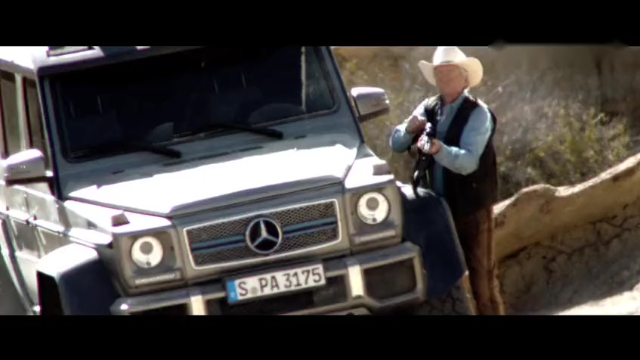 老头开个大G拿把狙击枪很嚣张