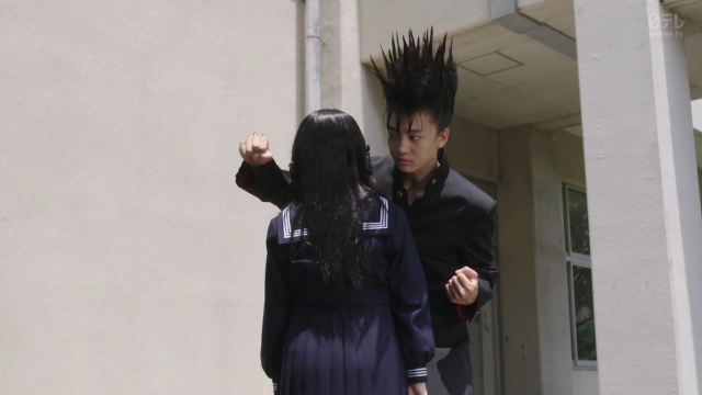 日本爆笑《我是大哥大》第8集伊藤重拳猛击头盔棒球男，京子瞬间
