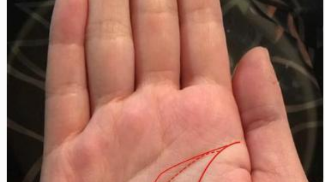 婚姻不顺天已“注定离婚，吃两家饭”的女人手相