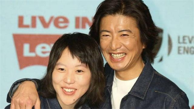 木村拓哉和工藤静香同框照 72bdfaac7c560ead87a945ee910d308eae7199c8_size345_w640_h360.png