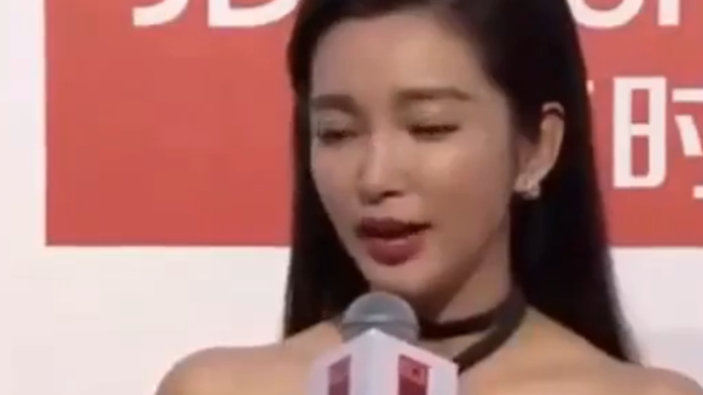 李冰冰公开怼成龙“喜欢范冰冰就去找她”场面尴尬