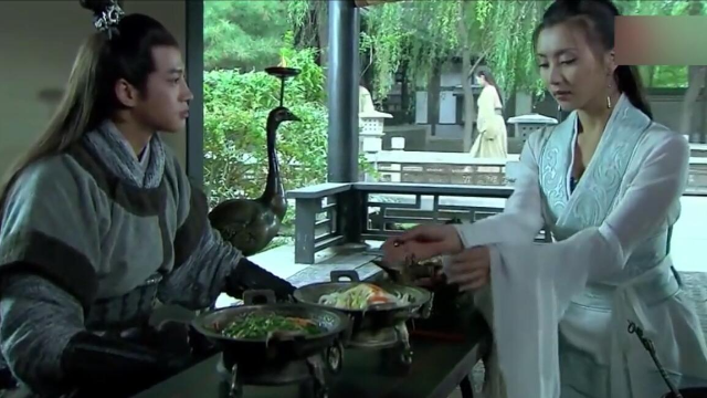吕布和貂蝉喝酒吃牛肉，看着好馋人，人生的巅峰也不过如此