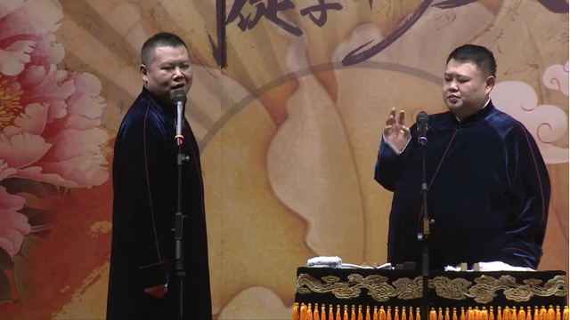 回身到底先转头好还是先转身体好，岳云鹏搞笑模仿变身机器人