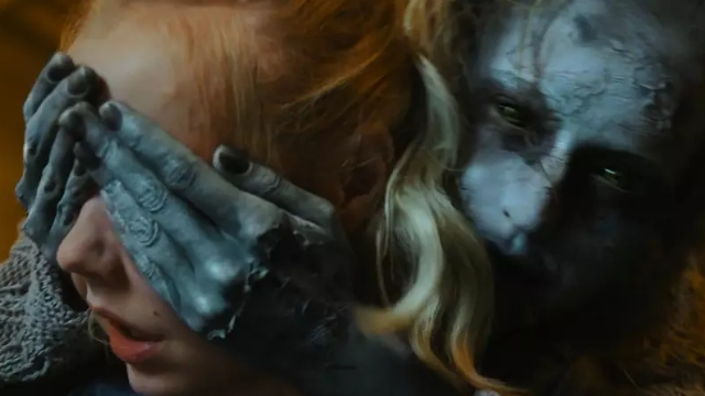 小伙游泳时被美人鱼缠上，每天被折磨的痛苦不堪