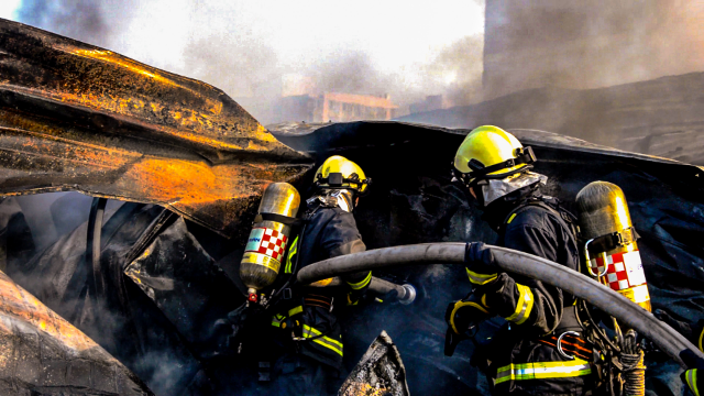 城市英雄:90后消防员讲述首次接触尸体