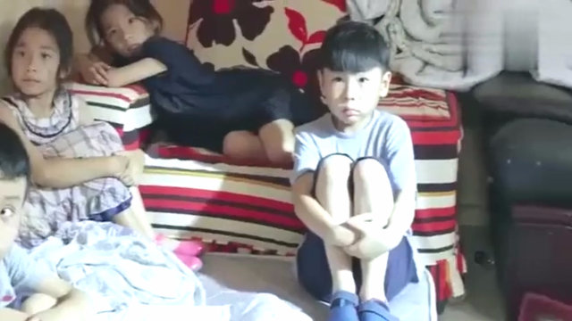 被拐卖的小孩饱受虐待，把警察当成人贩子，真是扎心！