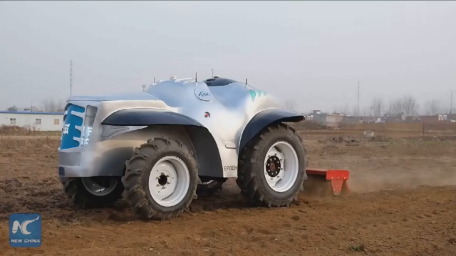 国内首台纯电动无人驾驶拖拉机，这外观明明就是豪车