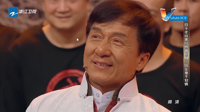 40年成家班惊喜再聚，毫不知情的成龙，情绪失控