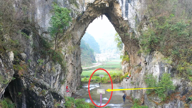 贵州大山里一山洞，穿过山洞仿佛是个世外桃源，适合隐居