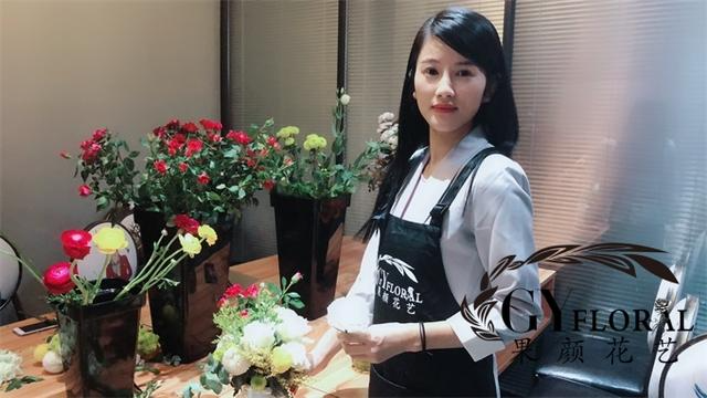 手提花篮插花造型设计视频教程 花篮的插花技法无基础快速掌握