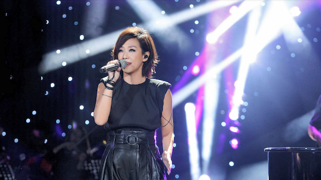 林忆莲产女后复出的代表作，经典情歌《至少还有你》，缠绵悱恻！