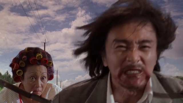 周星驰《功夫》搞笑片段:星爷与包租婆公路赛跑